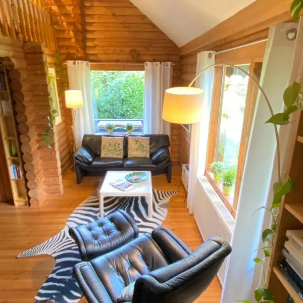Eifel-Lounge BLOCKHAUS mit Kamin Garten Balkon nahe Köln Therme Brühl Phantasialand，位于维勒斯威特的酒店