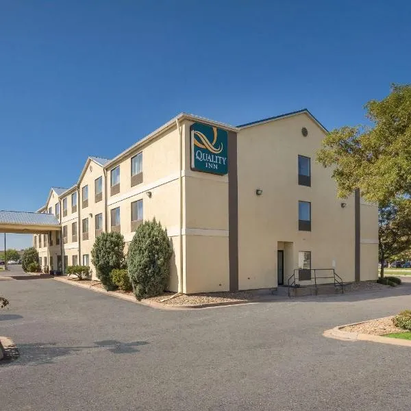 Quality Inn Denver Northeast Brighton，位于布鲁姆菲尔德的酒店