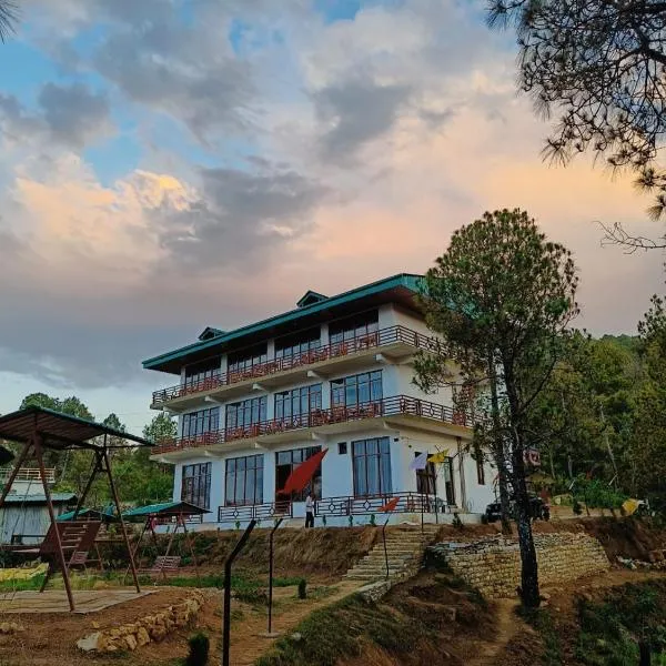 Lap Of Himalayas Resort，位于考萨尼的酒店