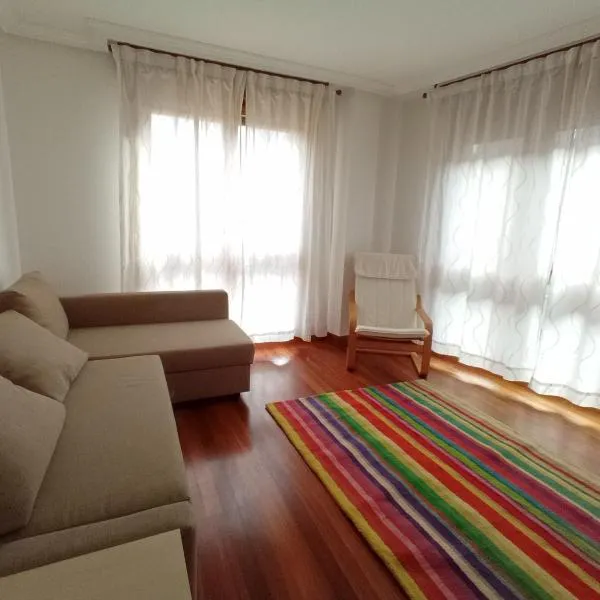 Apartment with parking "Hola Oviedo"，位于奥维多的酒店