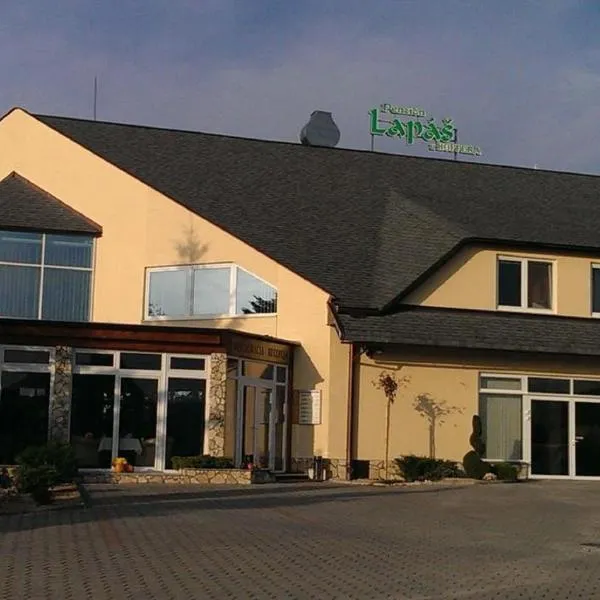 拉帕霍费拉旅馆，位于Paňa的酒店