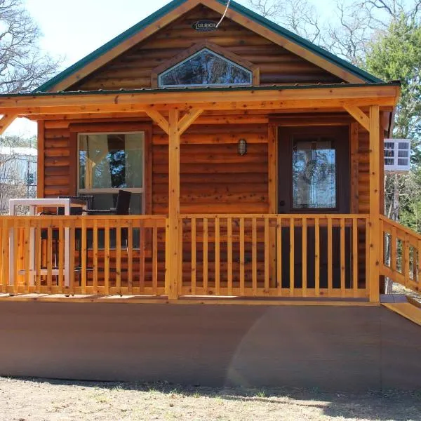 Al's Hideaway Cabin and RV Space, LLC，位于Pipe Creek的酒店