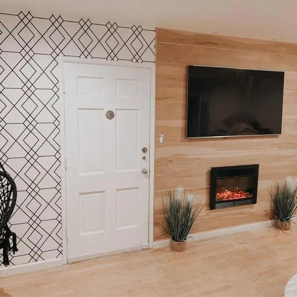 Beautiful Bright Condo Steps Away from the Beach，位于长滩的酒店