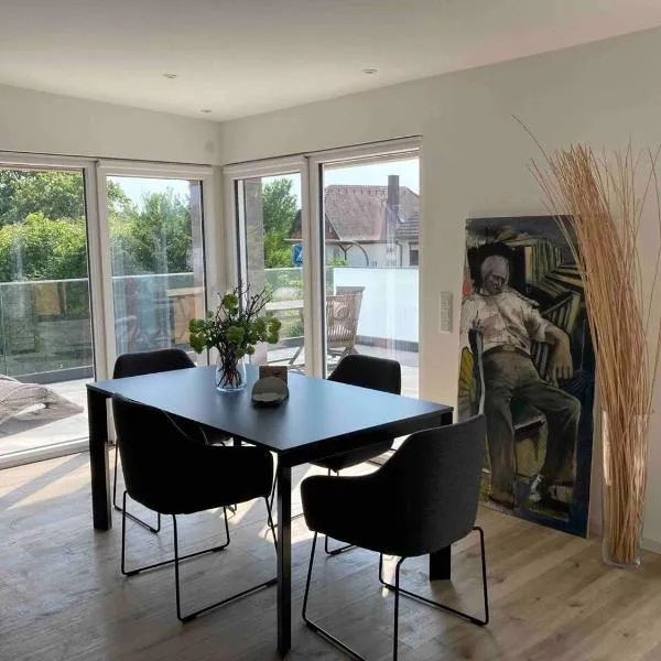 Modernes Penthouse-Loft mit KONUSKarte für kostenfreien ÖPNV NUR diese Annonce BUCHEN!!!!，位于Ehrenkirchen的酒店