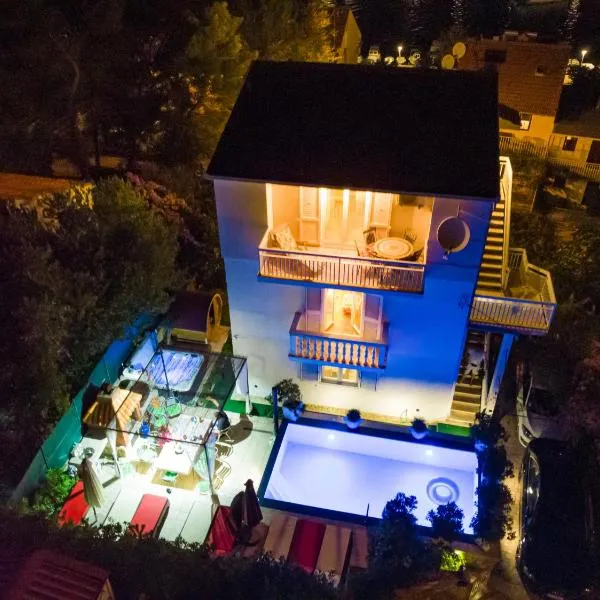 Villa Danijela with heated pool,jacuzzi and sauna，位于希杰弗朗吉卡的酒店