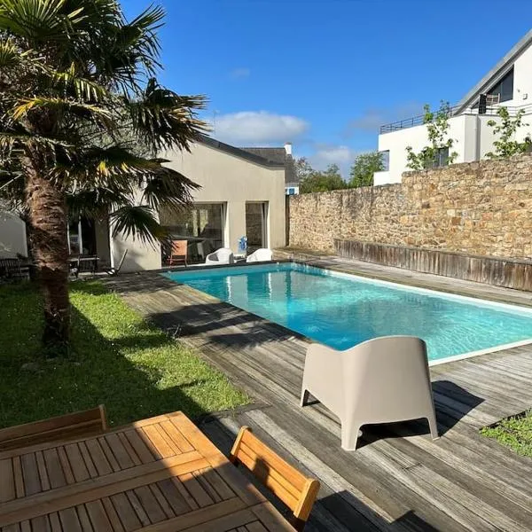 L’Arabesque, villa de charme avec piscine，位于阿拉东的酒店