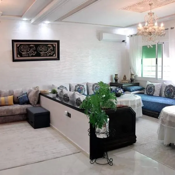 Appartement traditionnel marocain & spacieux，位于Es Skhinat的酒店