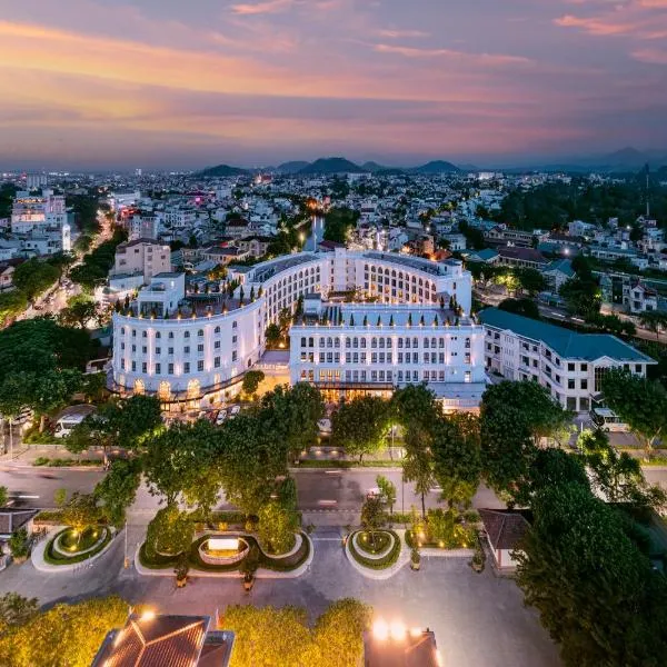 Silk Path Grand Hue Hotel，位于Thôn Trung的酒店