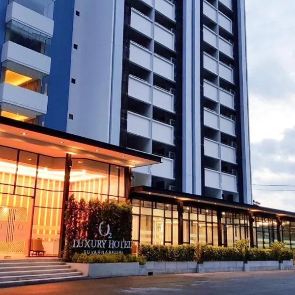 O2 Luxury Hotel，位于Ban Khlong Chorakhe的酒店