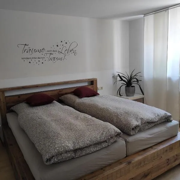 Ferienwohnung Daheim，位于Achstetten的酒店
