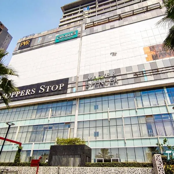 limitlesstrip Super Luxury Apartment at Gaur Mall near to EXPO Centre，位于加济阿巴德的酒店