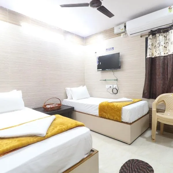 HOTEL VALLABHA RESIDENSY，位于Mandapeta的酒店