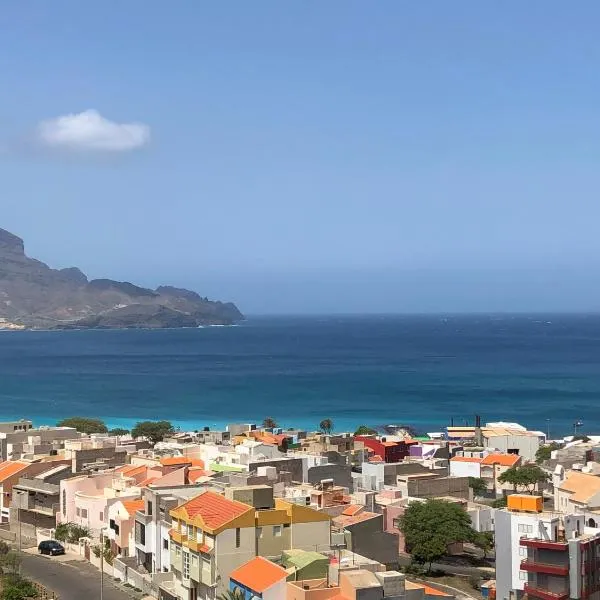 Madeira apartment in Mindelo São Vicente，位于明德卢的酒店