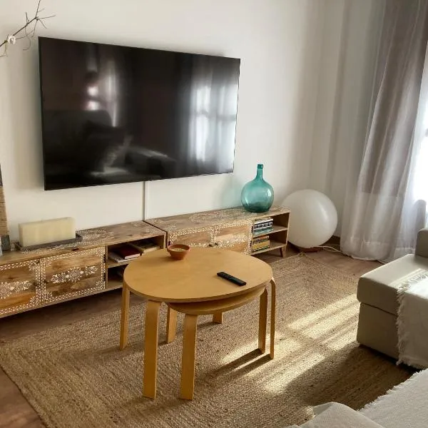 Apartamento céntrico, climatizado y totalmente equipado de 3 habitaciones para 6-7 personas，位于圣科洛马·德法尔的酒店