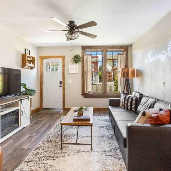 Stylish Uptown Butte Condo - 632，位于比尤特的酒店