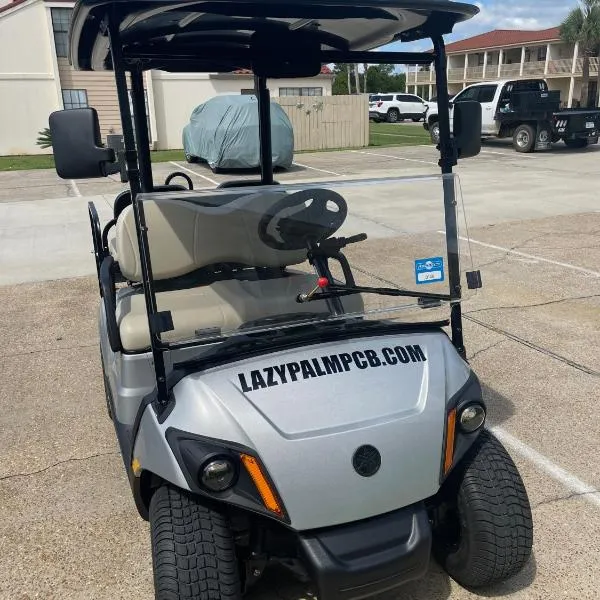 Lazy Palm Panama City Beach Free New 2023 Golf Cart! Across street From Beach!，位于巴拿马城海滩的酒店