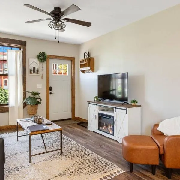 Stylish Uptown Butte Condo -634，位于比尤特的酒店