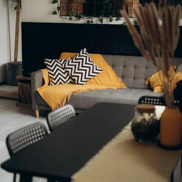 Greenspot - Loft with 2 bedrooms and free parking，位于利耶帕亚的酒店