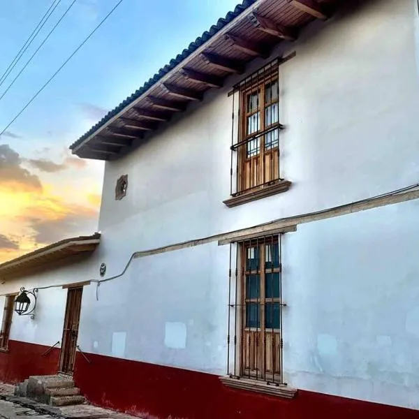 Gorgeous Downtown Chalet with 2 Bedrooms，位于帕茨库卡罗的酒店