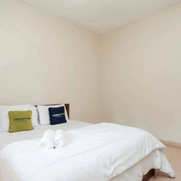 Urbanview Hotel Syariah Insani Cisarua Puncak，位于茂物的酒店