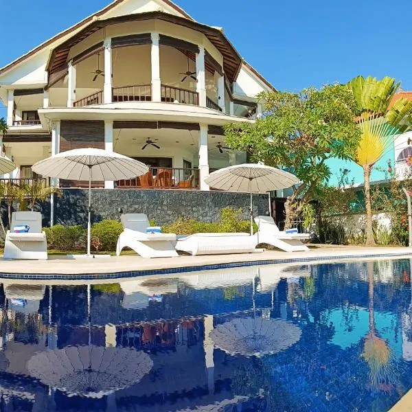 Villa Lilly Sea View Pool Villa，位于Pengastulan的酒店