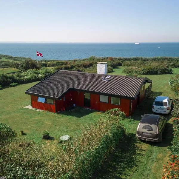 Magnificent house with splendid view to the sea，位于Hårby的酒店