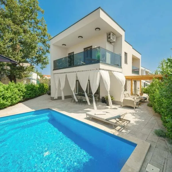 Villa More Vodice，位于沃迪切的酒店