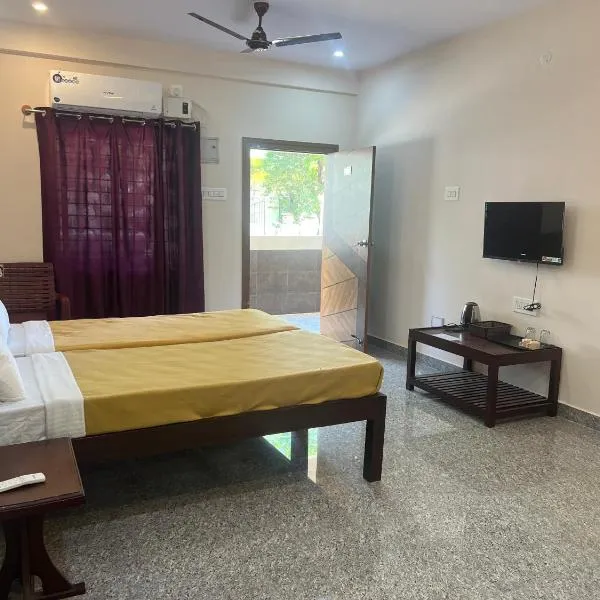 Rt Service Apartments Hotel，位于Velankanni的酒店