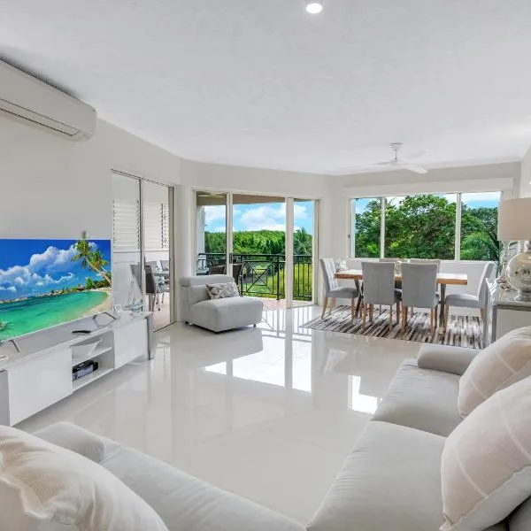 Cairns Waterfront Condo - 5 minutes from airport，位于Cairns North的酒店