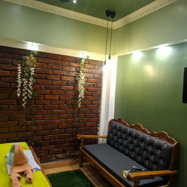 Budget-Friendly Luxury Air-Conditioned Deluxe Suite at Pravuprasad Homestay，位于布巴内什瓦尔的酒店