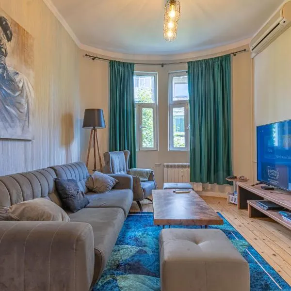 5 Seconds Away from the Main Street, FREE Secured Parking，位于索非亚的酒店