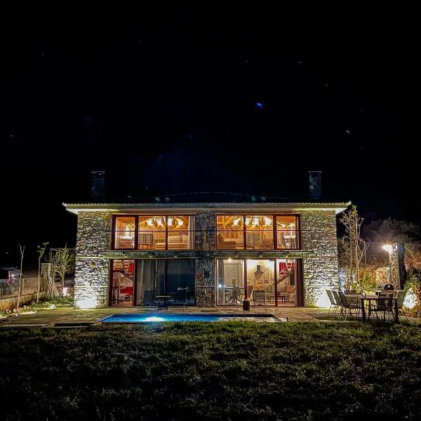 Modern Stone Villas with Swimming Pool，位于阿马林索斯的酒店