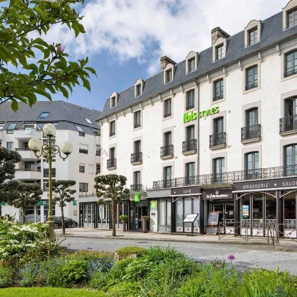 迪南中心城市宜必思尚品酒店，位于Les Champs-Géraux的酒店