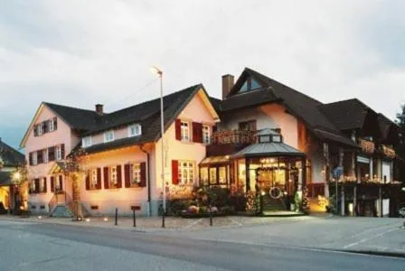 埃德尔餐厅-酒店，位于Dörlinbach的酒店