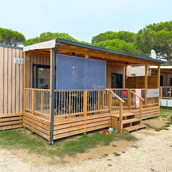 Estivo Premium Deluxe mobile homes on Camping Malibu Beach，位于利多迪耶索罗的酒店