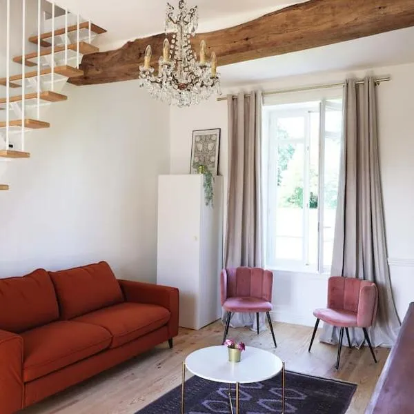 Le Perchoir Gîte de charme dans château -SPA-，位于布利克斯的酒店