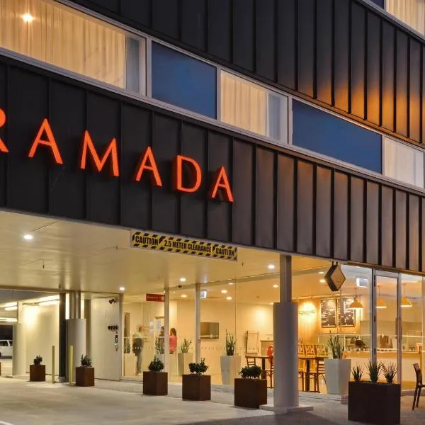 Ramada Suites by Wyndham Christchurch City，位于Governors Bay的酒店