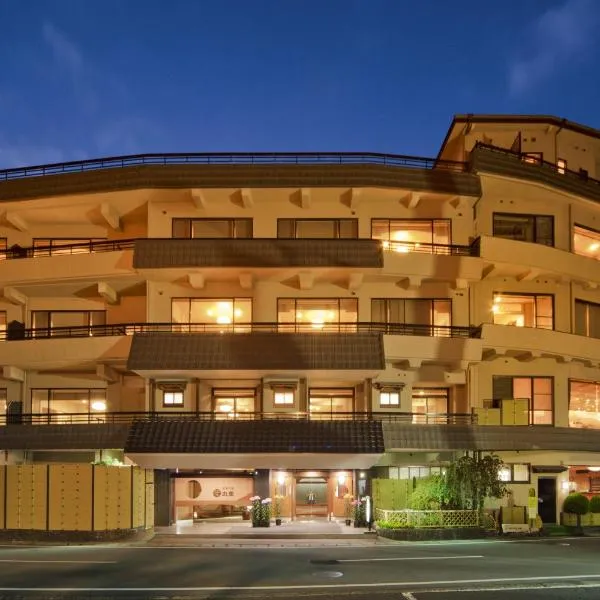 丸荣日式旅馆，位于富士河口湖的酒店