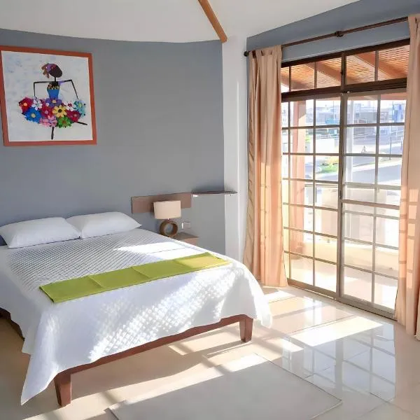 HOTEL MANTA BEACH MADRIGAL，位于曼塔的酒店