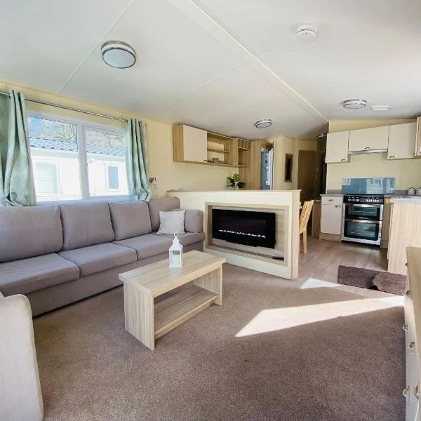 New Forest Bees Holiday Home, Bashley，位于新米尔顿的酒店