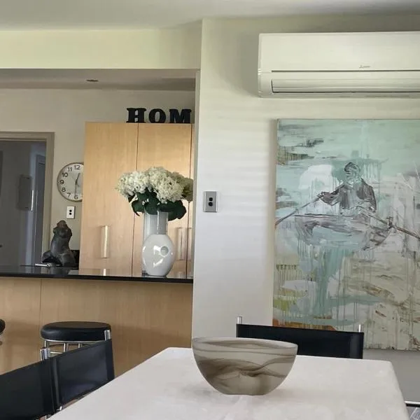 Secluded Bays Home，位于奥克兰的酒店