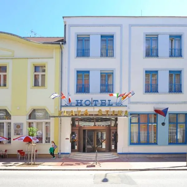 兹拉塔斯提卡酒店，位于Rozhovice的酒店