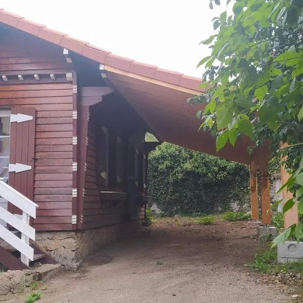 logement indépendant attenant à une maison dans grand jardin，位于Chamalières-sur-Loire的酒店