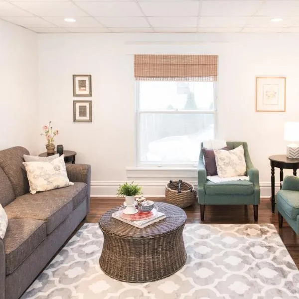 Campus Downtown WiFi Near Starbucks Superhosts，位于埃姆斯的酒店