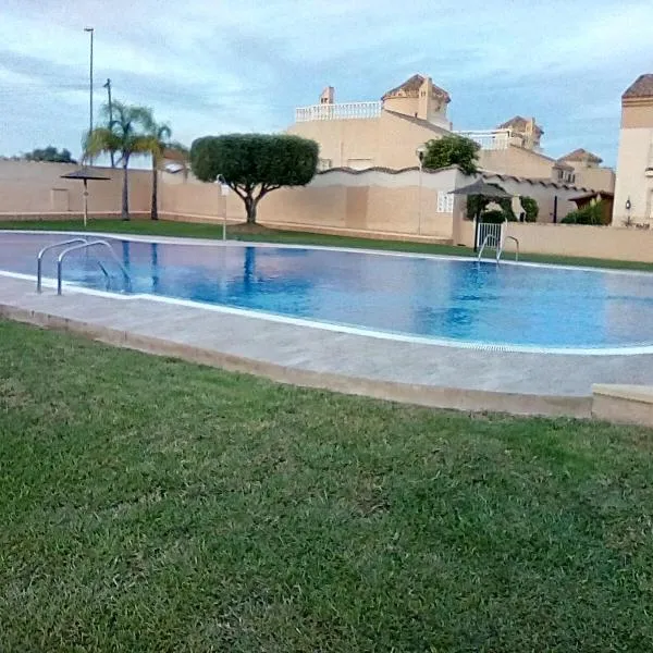 Ferienwohnung in Orihuela Costa - 3 Zimmer，位于奥里韦拉的酒店