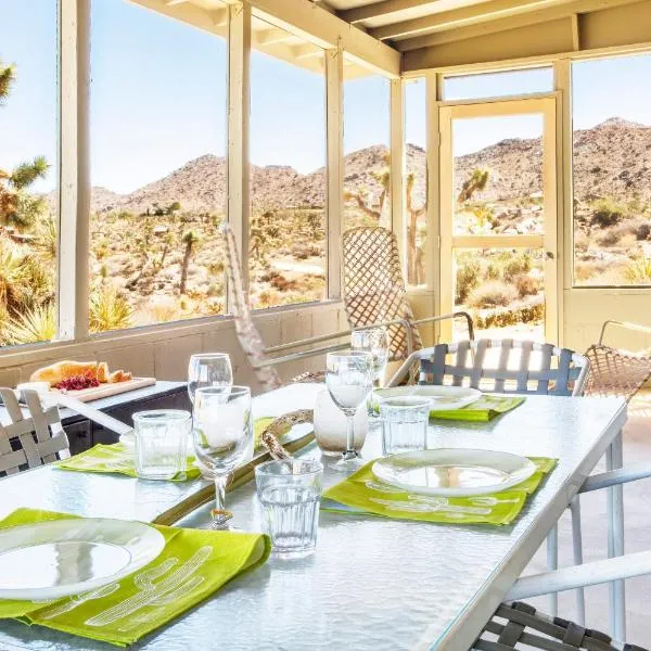 Joshua Tree Dream Weaver hot tub & National Park，位于约书亚树的酒店