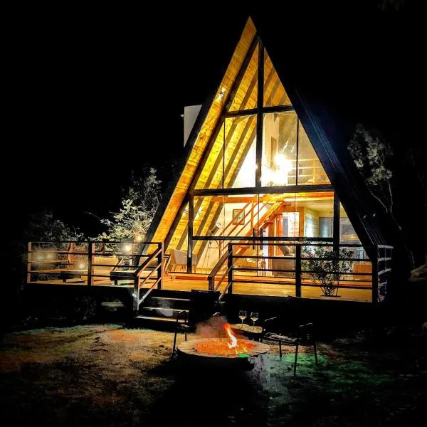 Chalé Recanto - ofurô, banheira, vista, cachoeira e lago em Alexânia，位于Alexânia的酒店