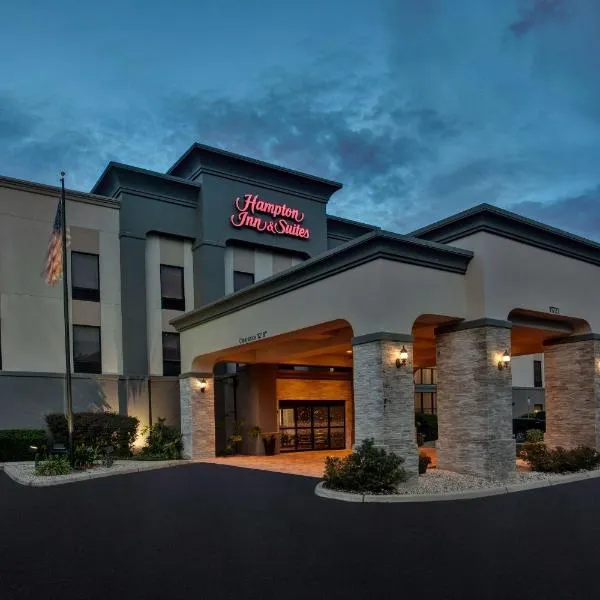 拉迪湖/村庄希尔顿恒庭旅馆&套房酒店，位于Orange Home的酒店