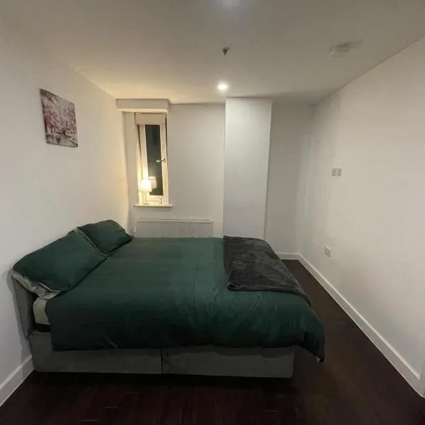 Amazing 1 Bedroom Flat in Essex TH104，位于巴塞尔顿的酒店