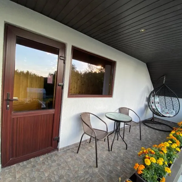 KRI Holiday House，位于阿卢克斯内的酒店